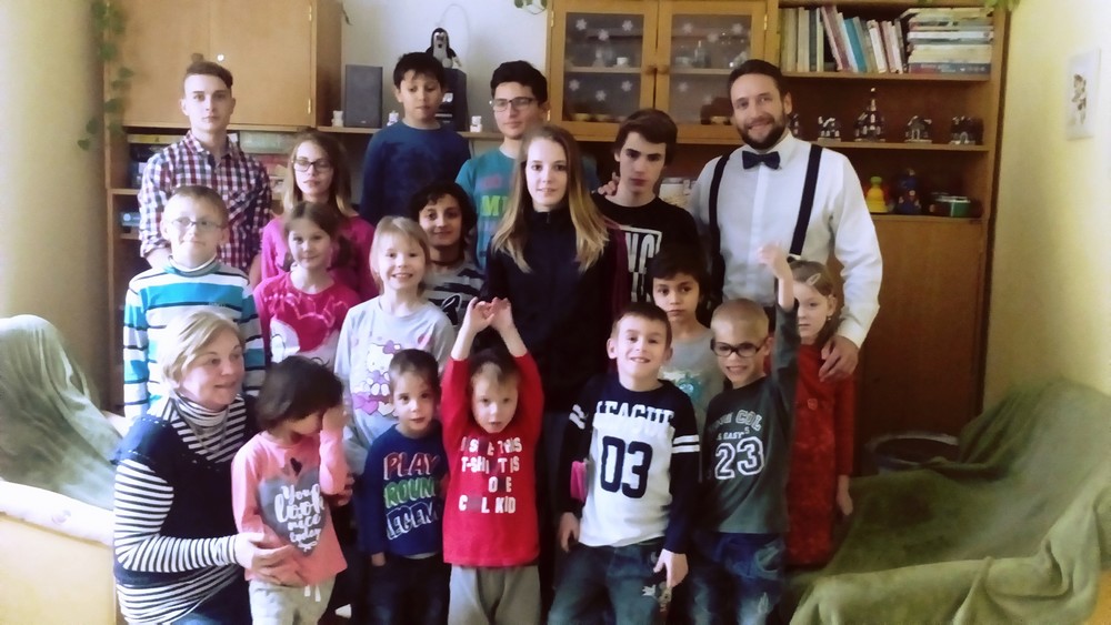 Petr Borák s dětmi z dětského domova v Bojkovicích
